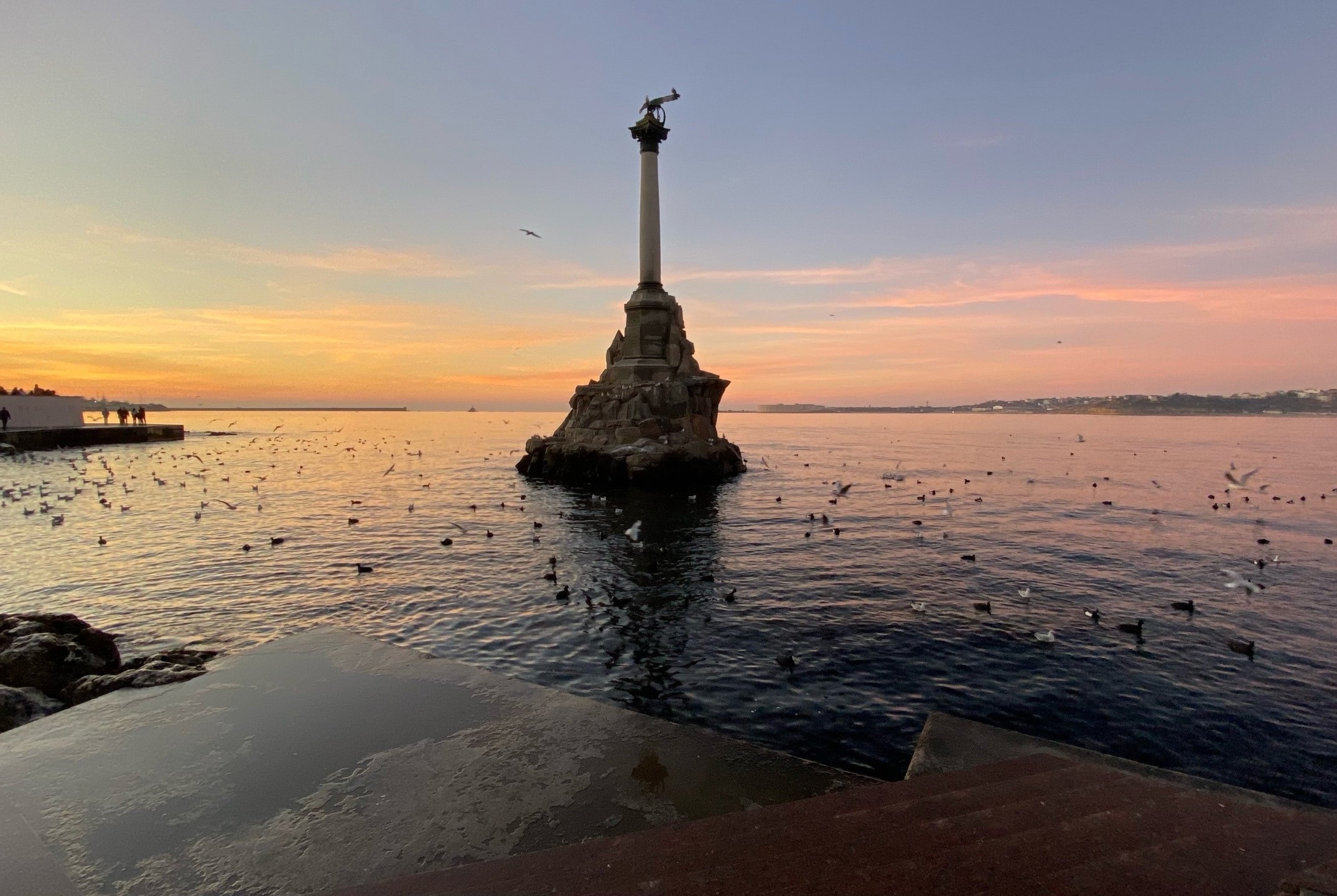 Отдых в Севастополе - памятник затопленным кораблям