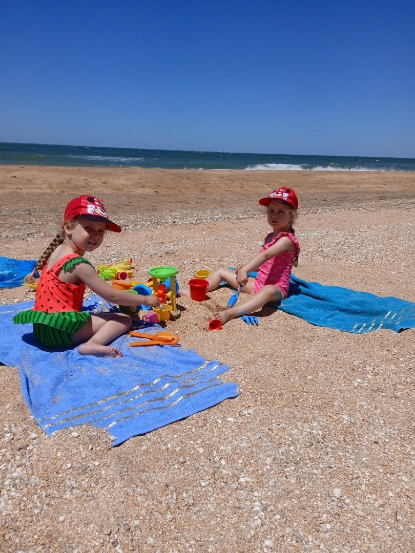 Пребывание на пляже с ребенком